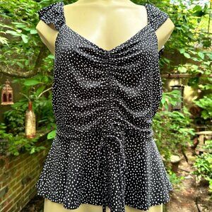 Size Large Meraki polka dot tank! 🌞
